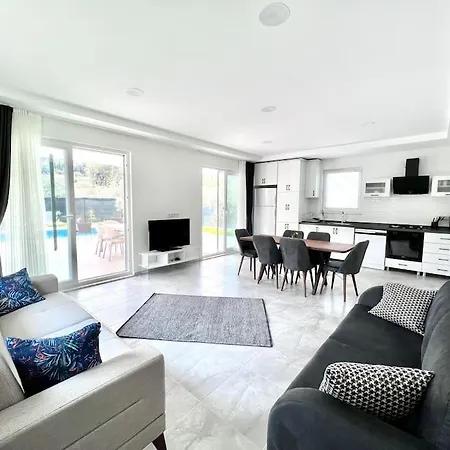 Villa Ege Goecek Havuzlu Tam Muestakil