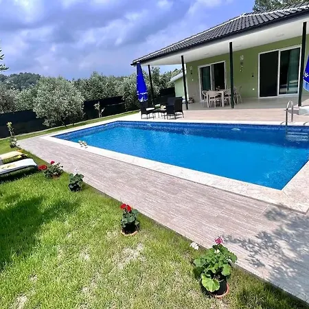 Ege Goecek Havuzlu Tam Muestakil Villa