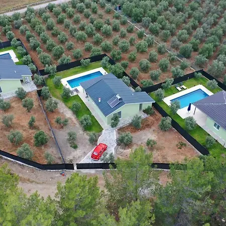 Villa Ege Goecek Havuzlu Tam Muestakil