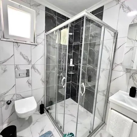 Villa Ege Goecek Havuzlu Tam Muestakil